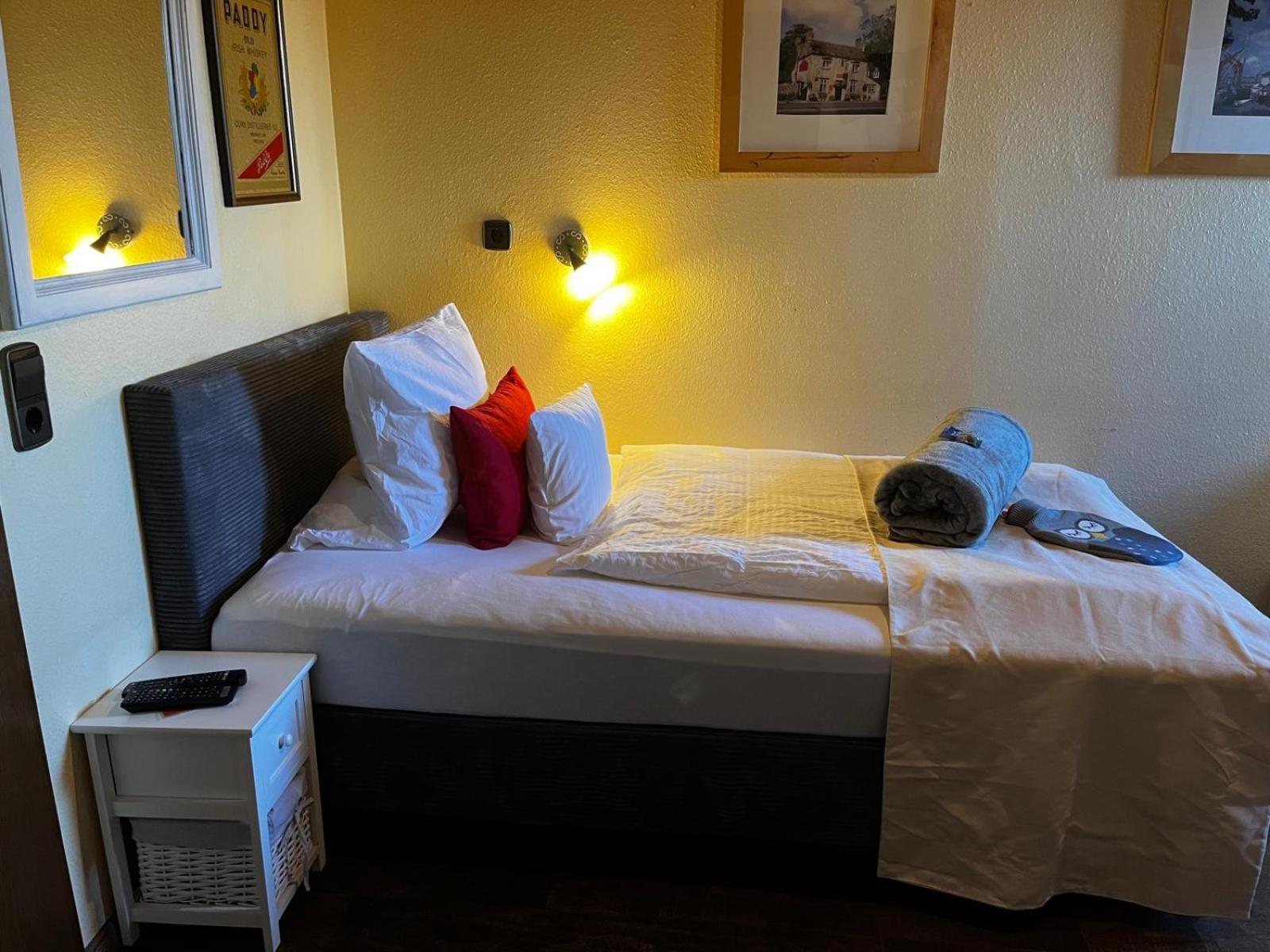 Henblas Hotel Neuenrade 外观 照片
